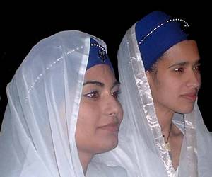 Sikh women in a blue turban and white chunni
